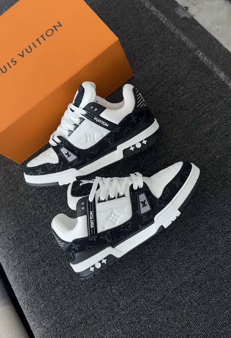 ON HAND LV Trainers - BLACK AND WHITE